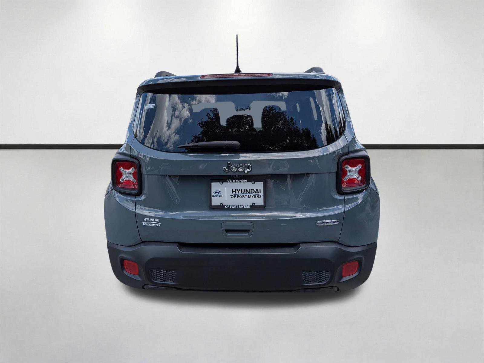 Used 2018 Jeep Renegade Latitude FWD image 5