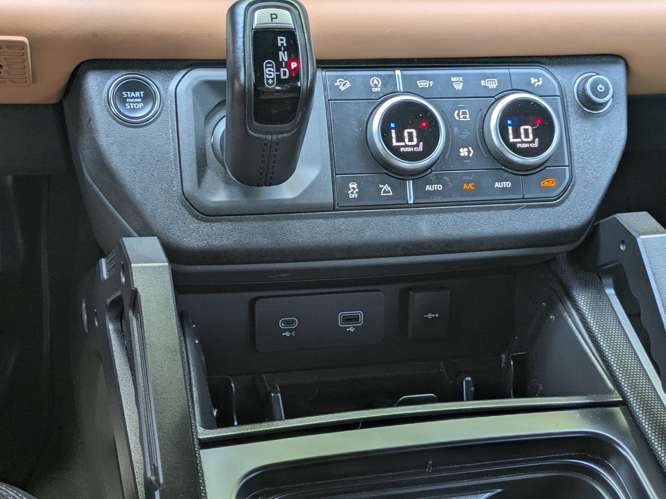 Used 2023 Land Rover Defender 110 X-Dynamic SE AWD/4WD image 24