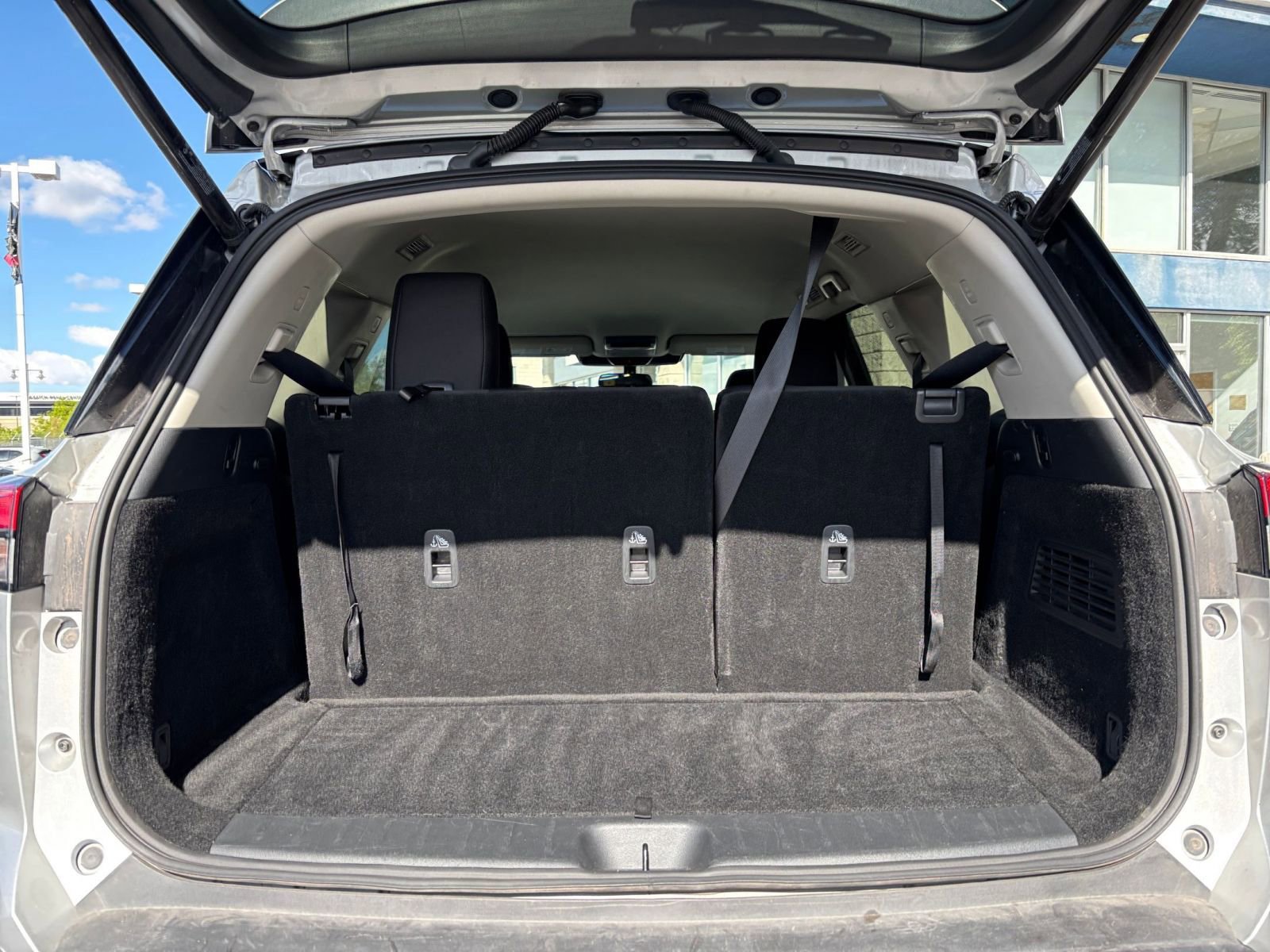 Used 2025 Nissan Pathfinder SV image 34