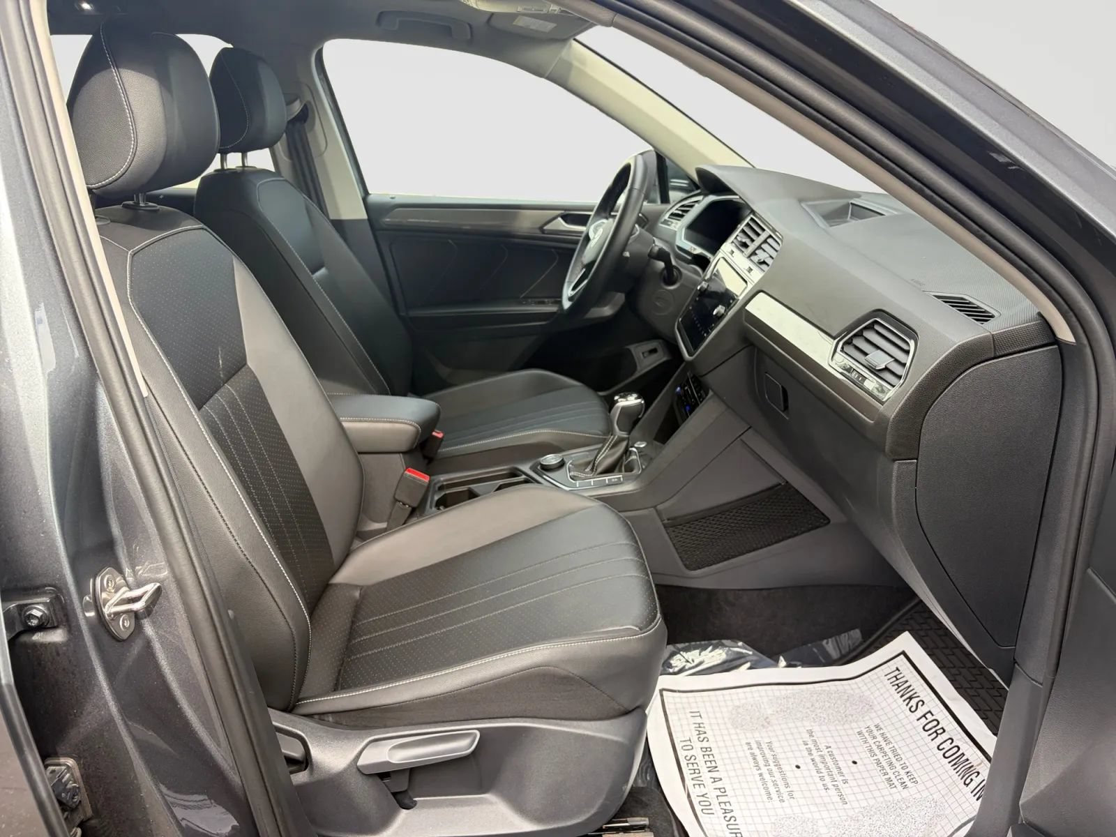 Used 2024 Volkswagen Tiguan SE w/ Panoramic Sunroof Package AWD/4WD image 20