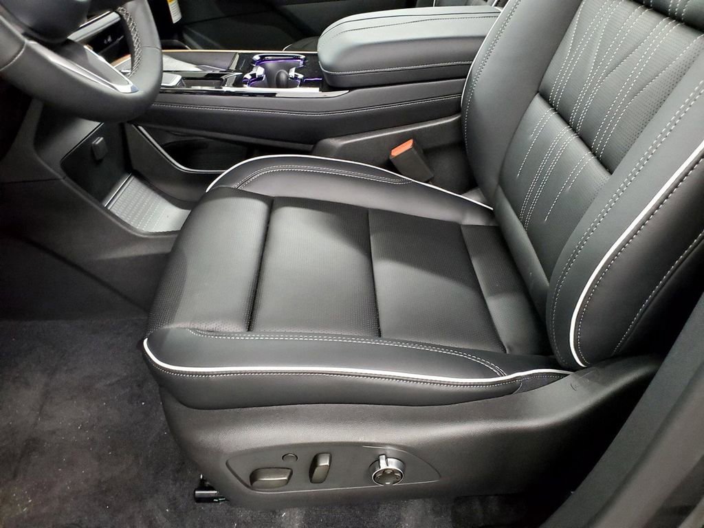 New 2026 Buick Enclave Avenir w/ Super Cruise Package image 13