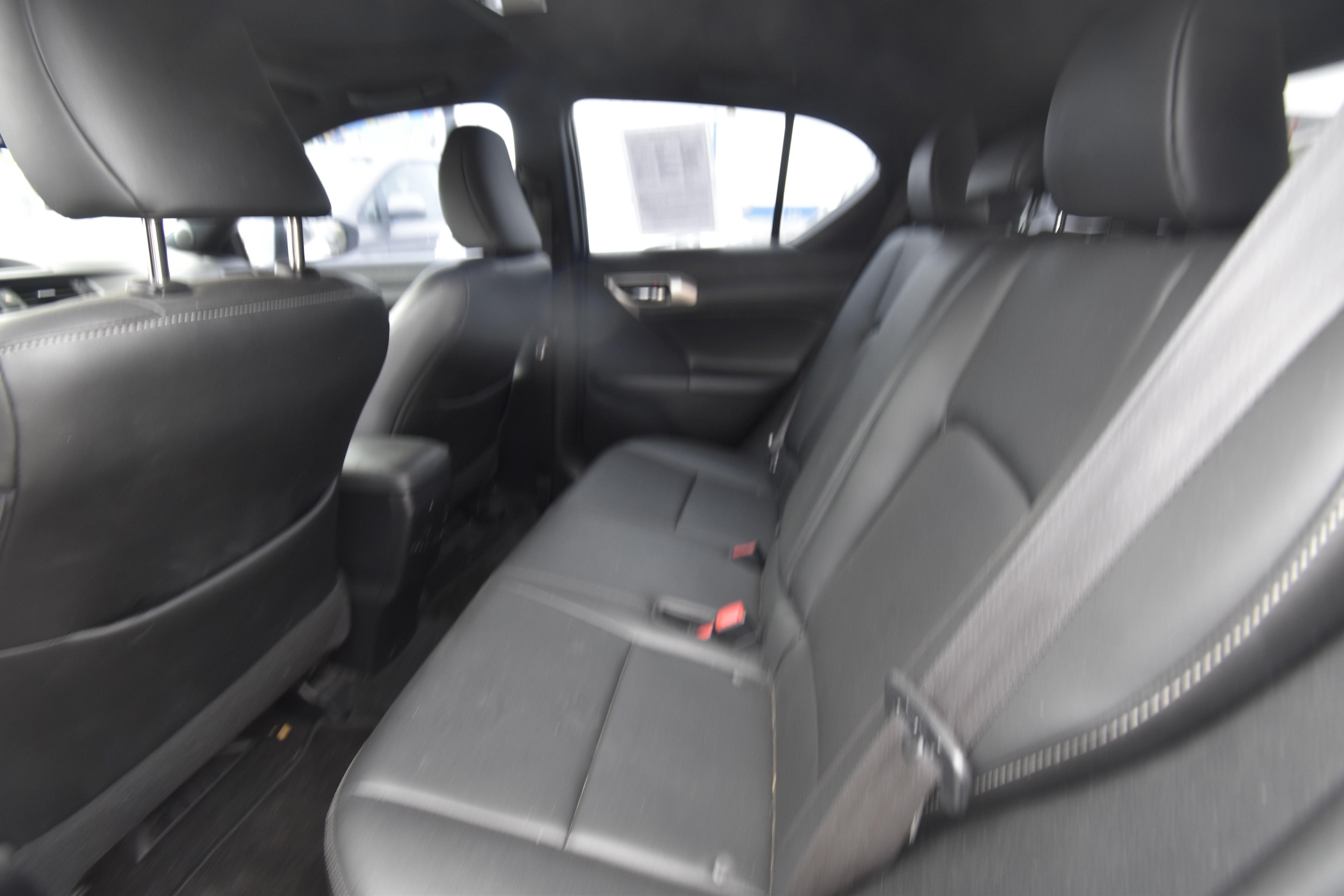 Used 2015 Lexus CT 200h w/ Navigation Package FWD image 9