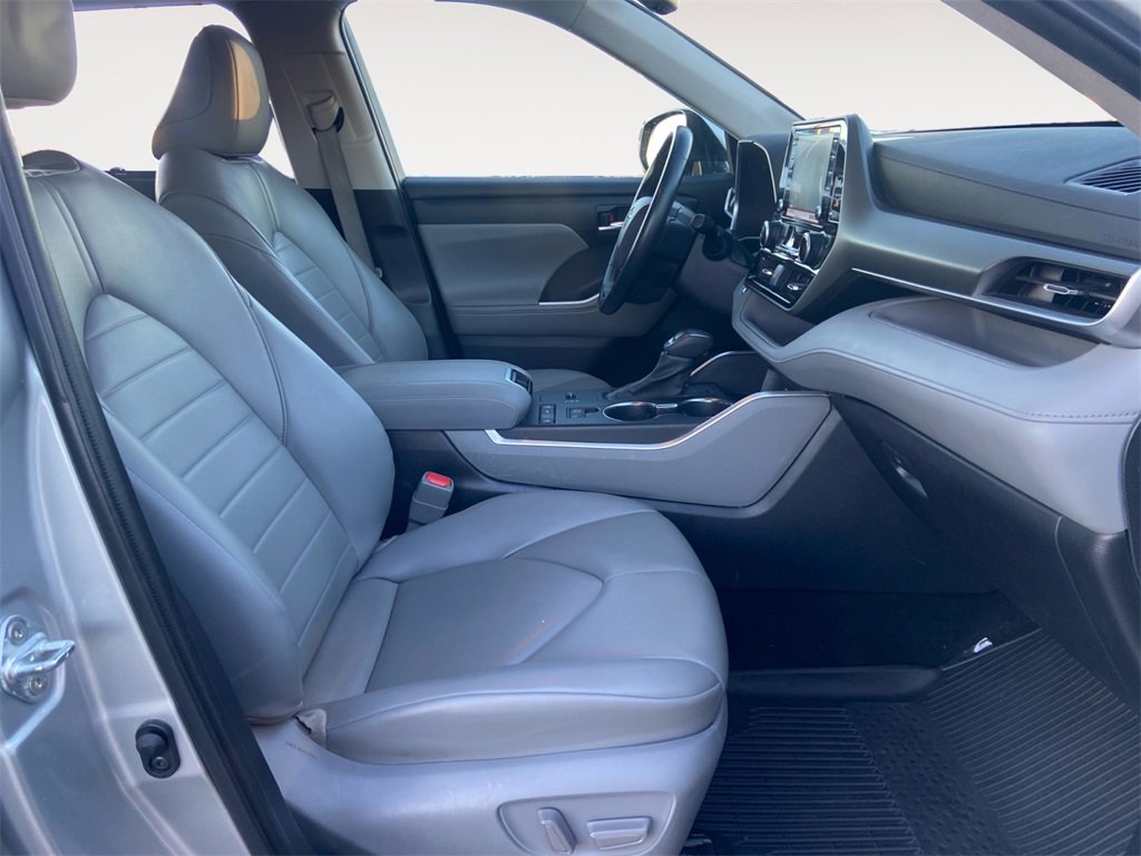 Used 2022 Toyota Highlander XLE image 15