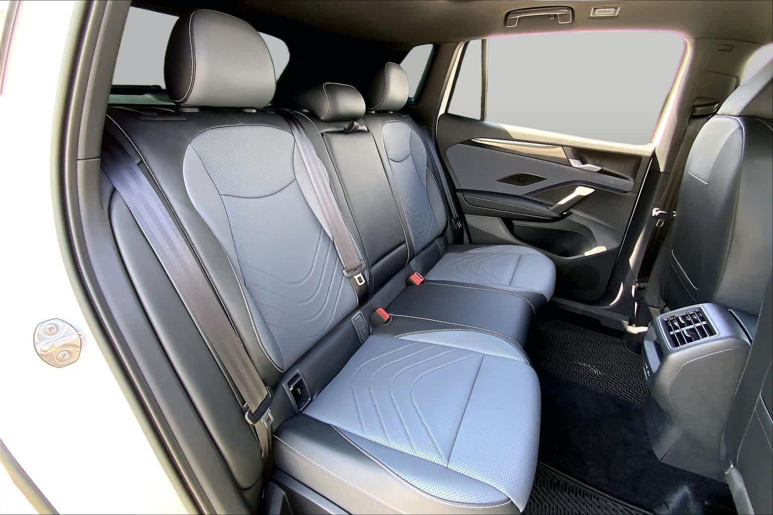 Used 2025 Volkswagen Tiguan SE R-Line AWD/4WD image 19