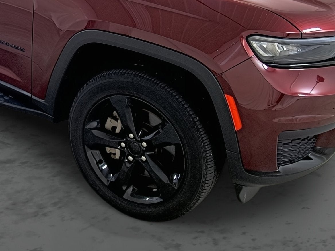 Used 2025 Jeep Grand Cherokee L Laredo AWD/4WD image 14