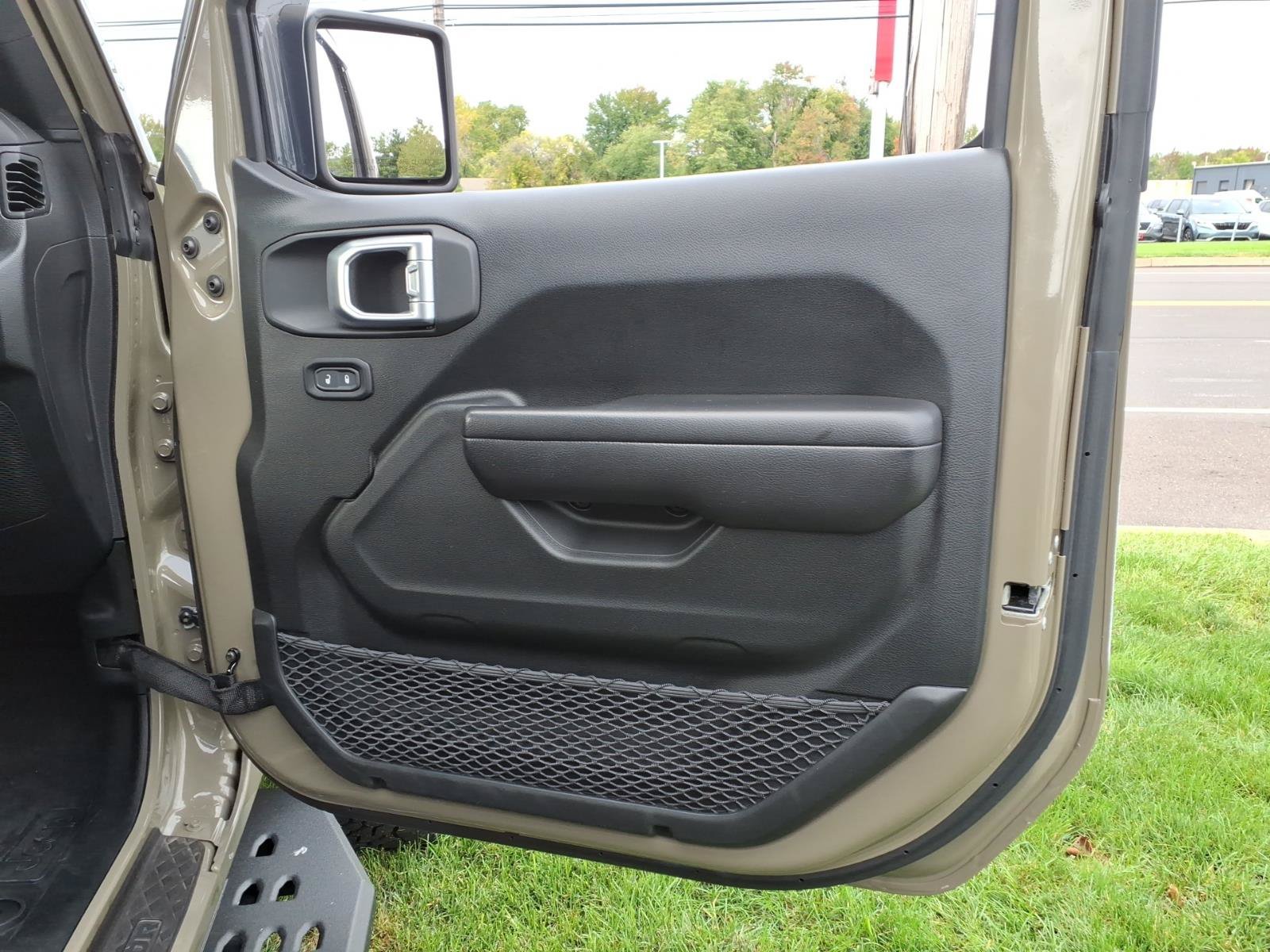 Used 2020 Jeep Gladiator Rubicon AWD/4WD image 16