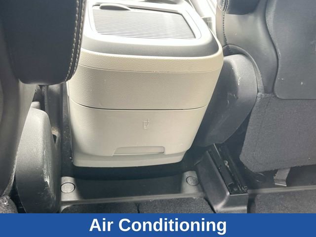 Used 2023 Chrysler Pacifica Touring-L FWD image 21