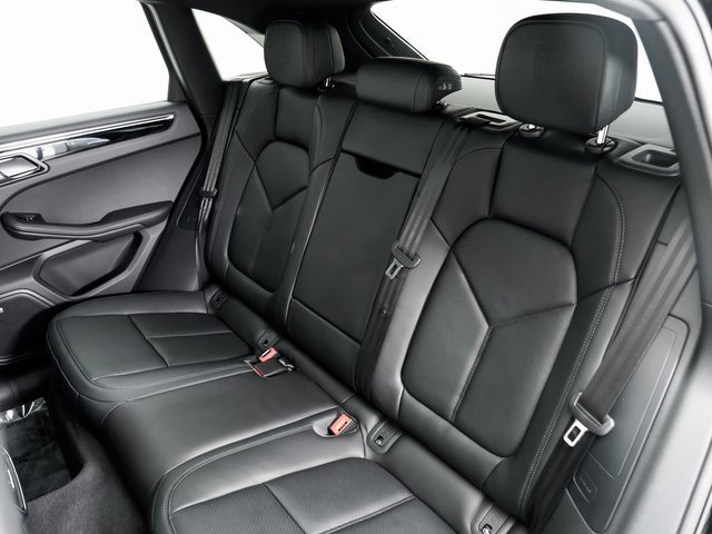 Certified 2025 Porsche Macan image 27