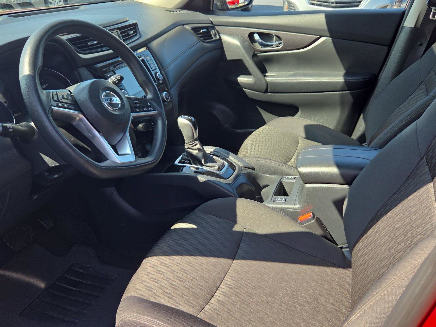 Used 2020 Nissan Rogue SV AWD/4WD image 10