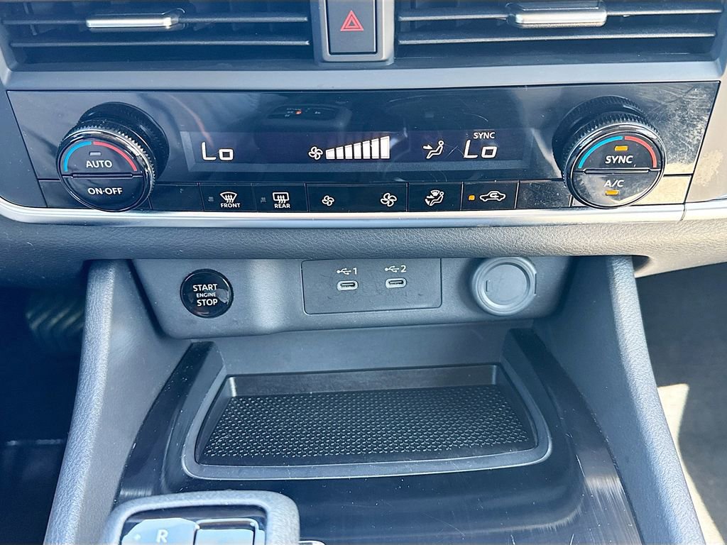 Used 2025 Nissan Rogue SV image 16