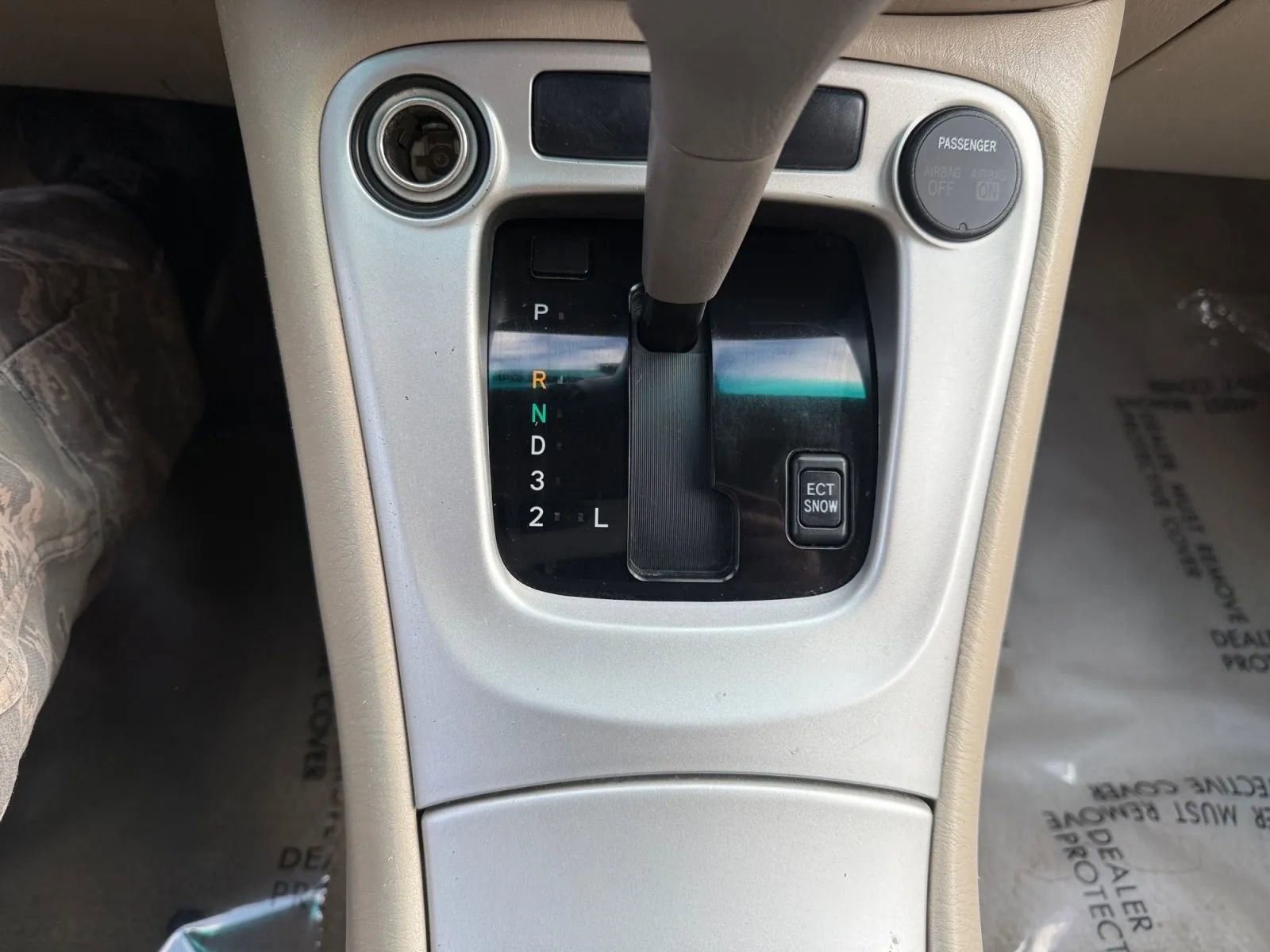 Used 2005 Toyota Highlander 4WD V6 w/ 3rd Row image 23