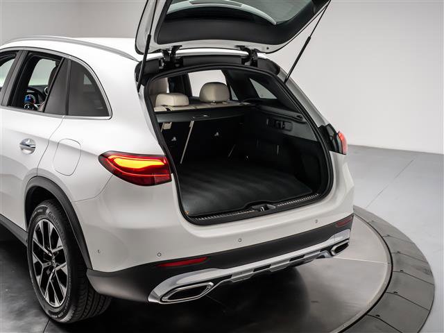Used 2025 Mercedes-Benz GLC 350e 4MATIC image 34