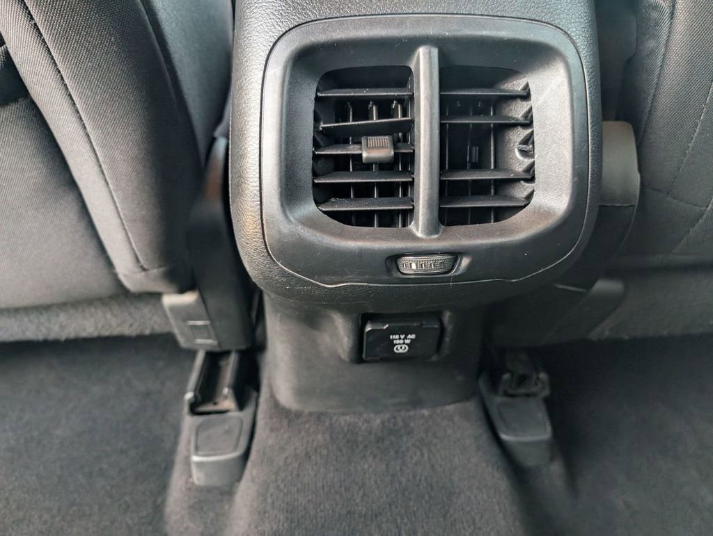 Used 2016 Jeep Cherokee Latitude w/ Cold Weather Group image 39