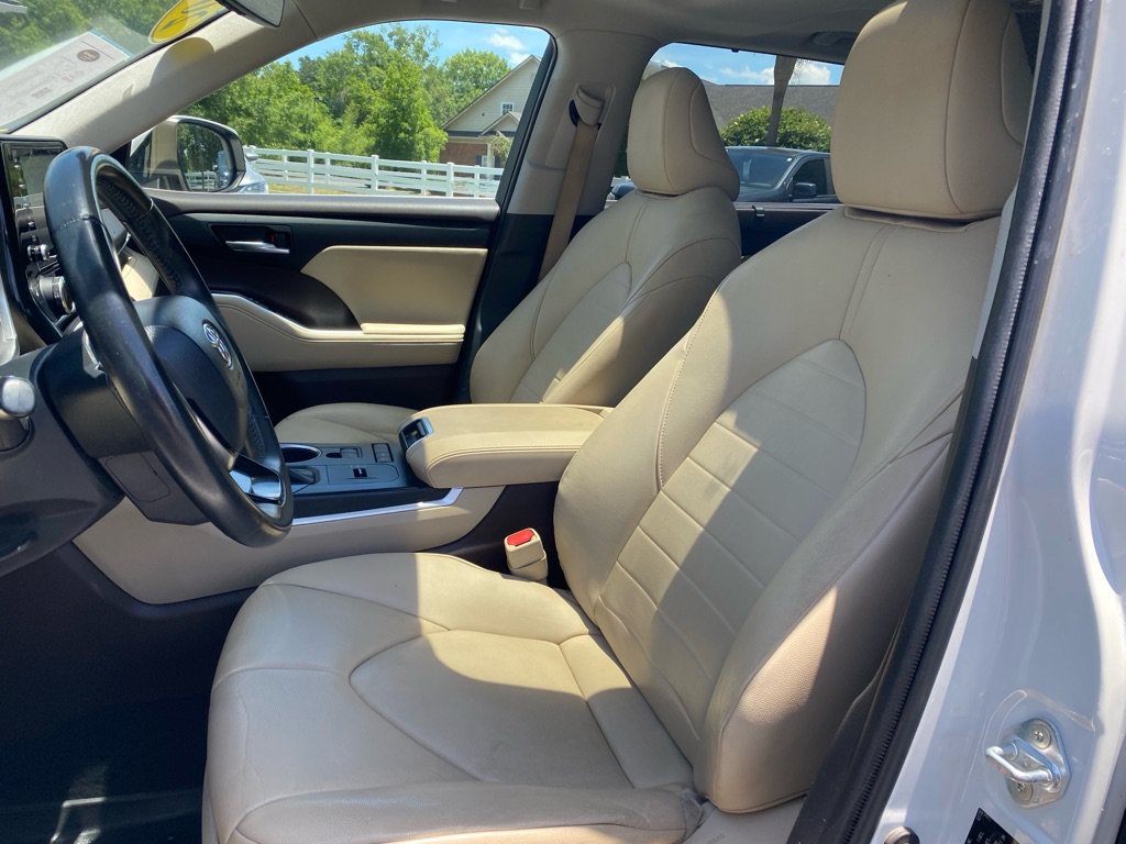Used 2020 Toyota Highlander XLE FWD image 36