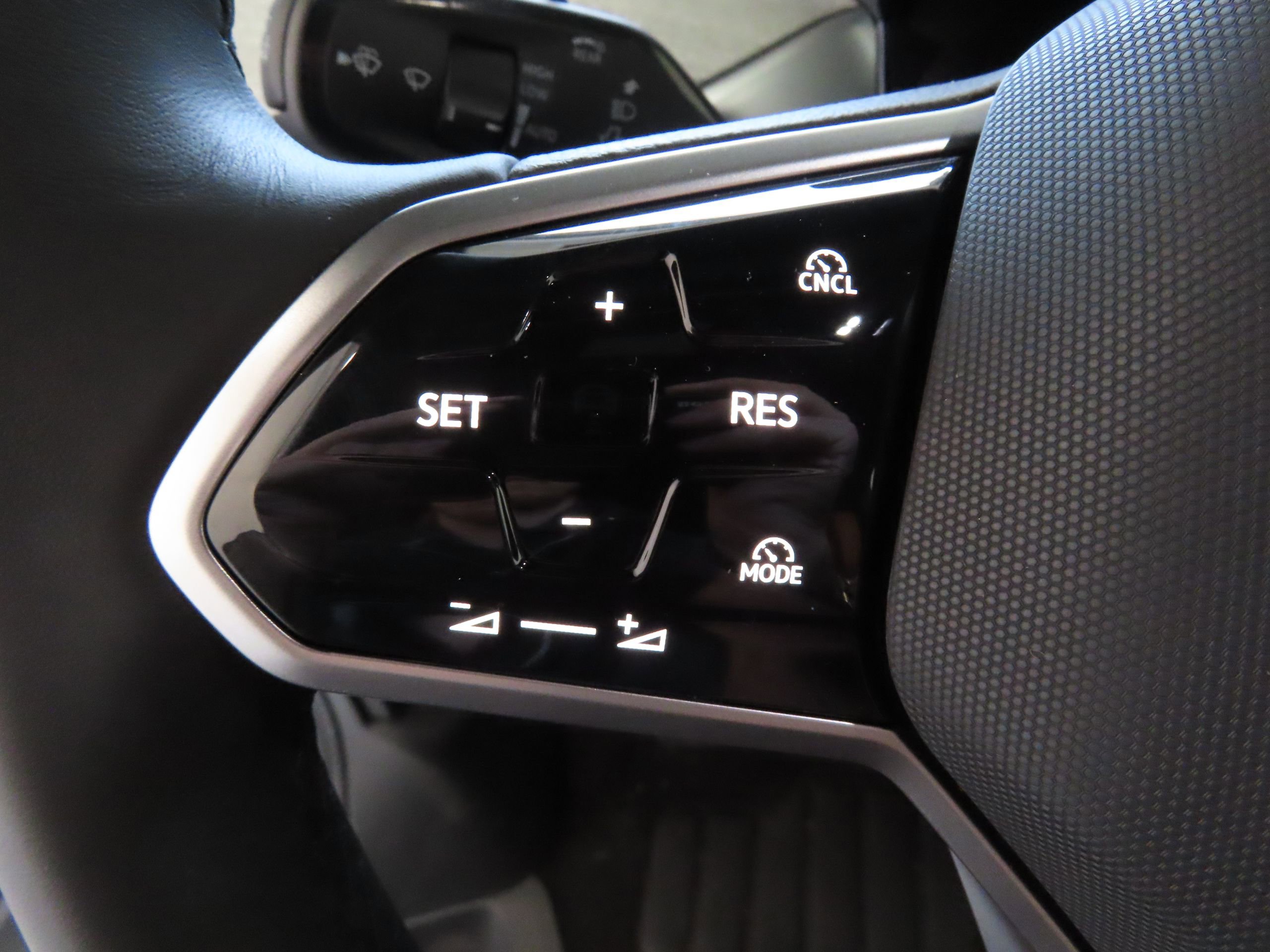 New 2025 Volkswagen ID. Buzz Pro S image 14