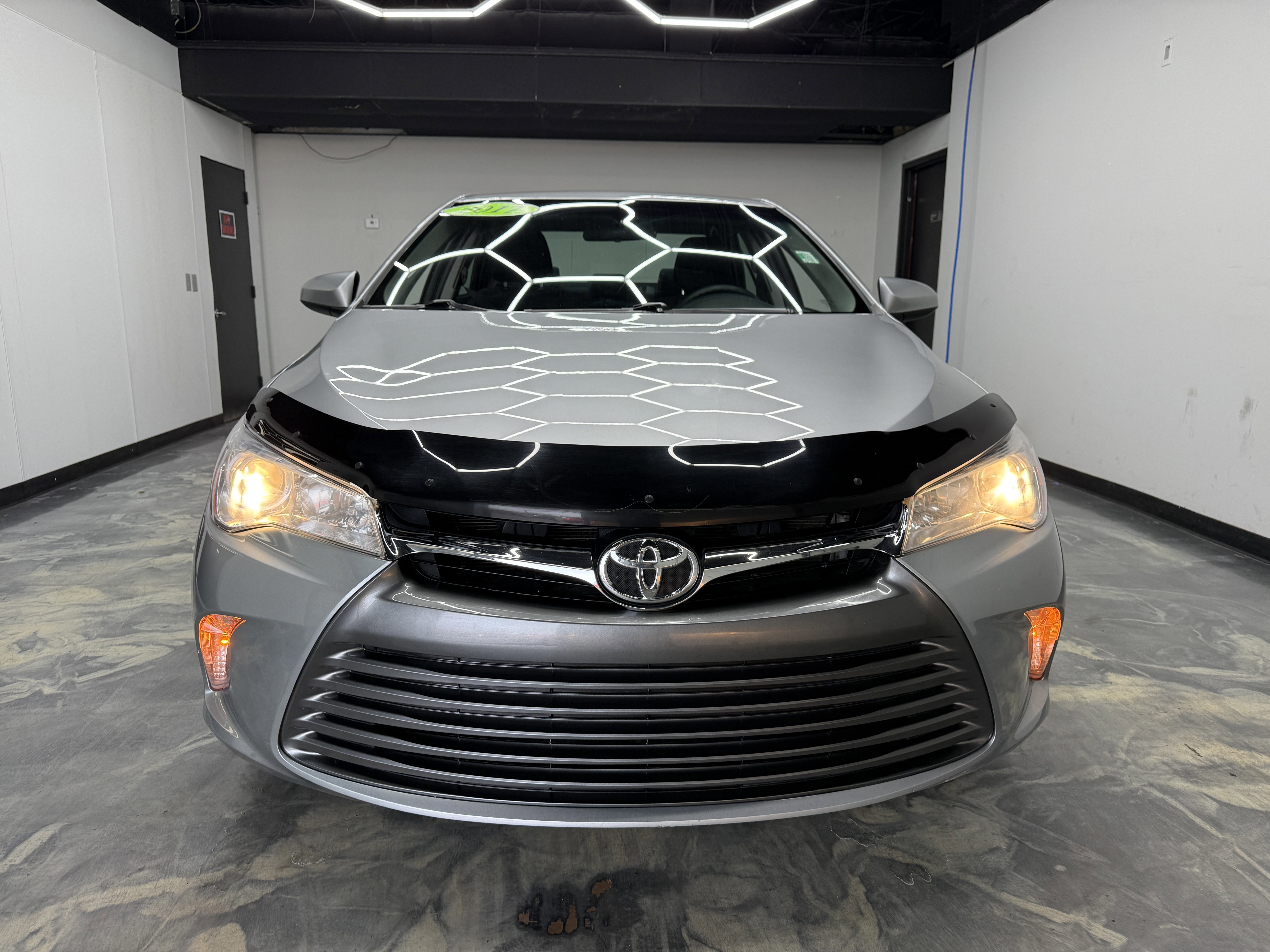 Used 2017 Toyota Camry LE image 7