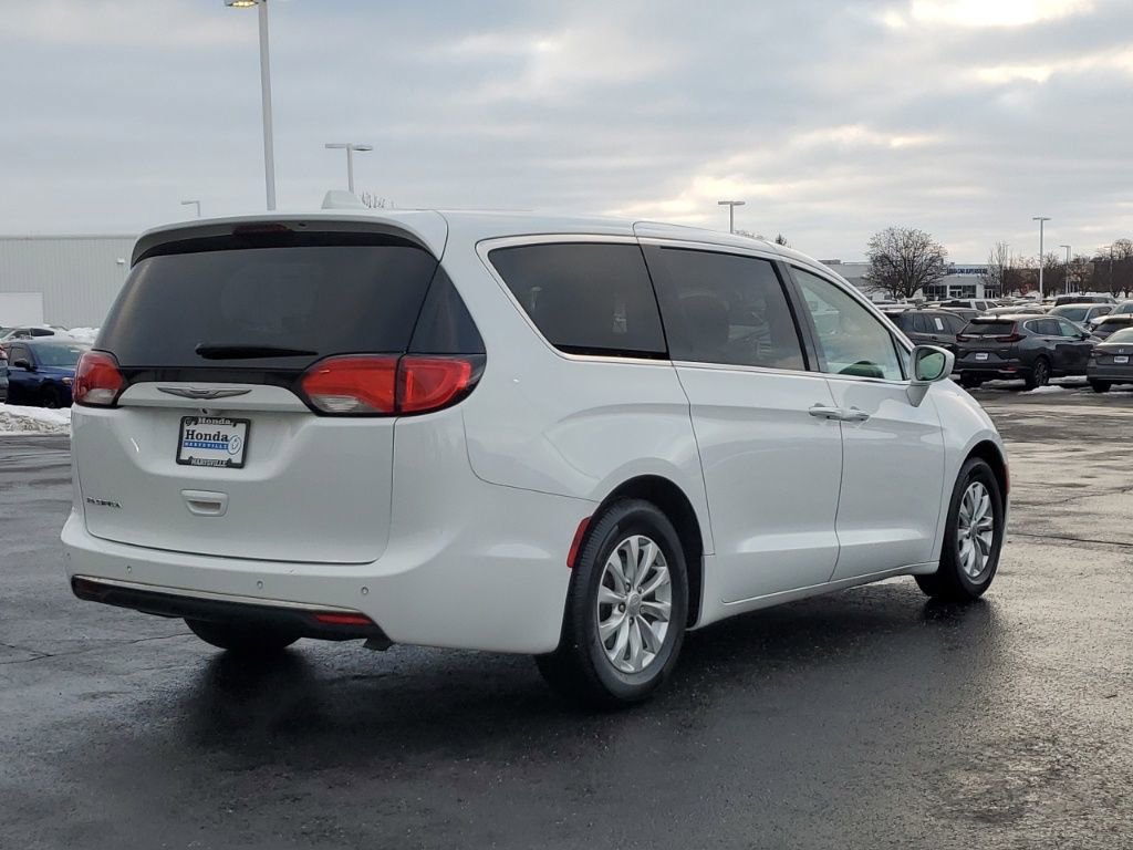 Used 2018 Chrysler Pacifica Touring Plus image 7