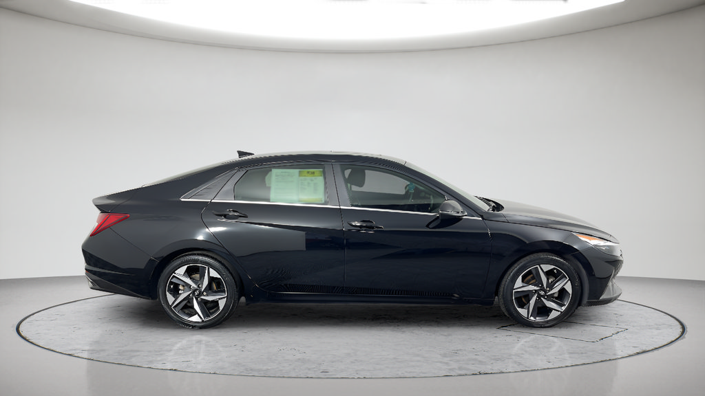 Used 2022 Hyundai Elantra Limited w/ Cargo Package FWD image 2
