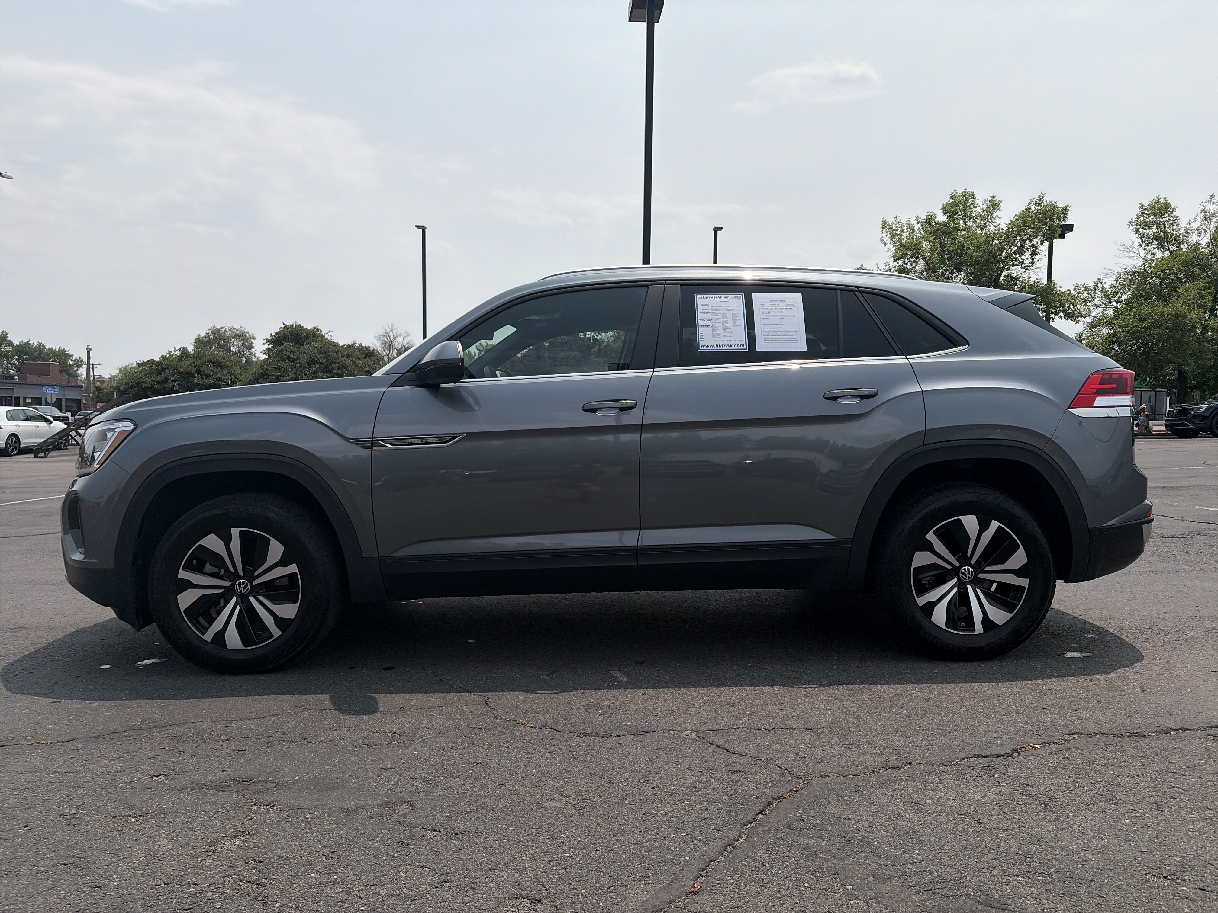 Used 2024 Volkswagen Atlas Cross Sport SE AWD/4WD image 14