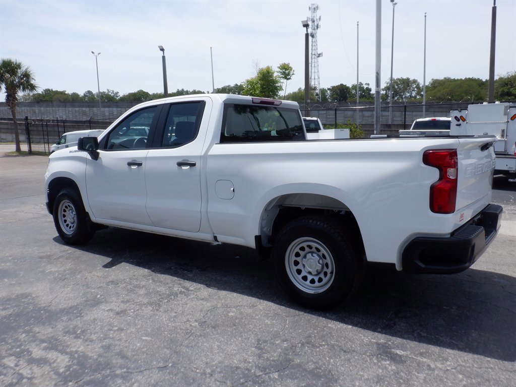 Used 2024 Chevrolet Silverado 1500 W/T RWD image 3