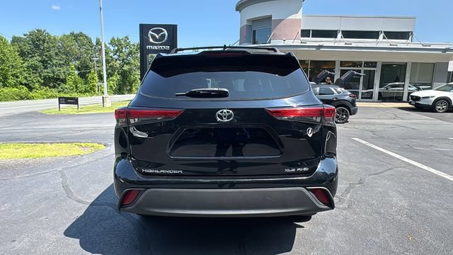 Used 2021 Toyota Highlander XLE AWD/4WD image 6