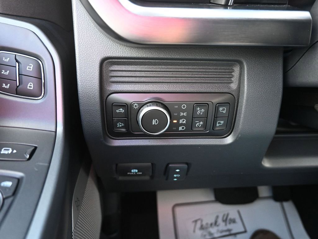 New 2026 Ford F250 Lariat w/ Black Appearance Package image 28