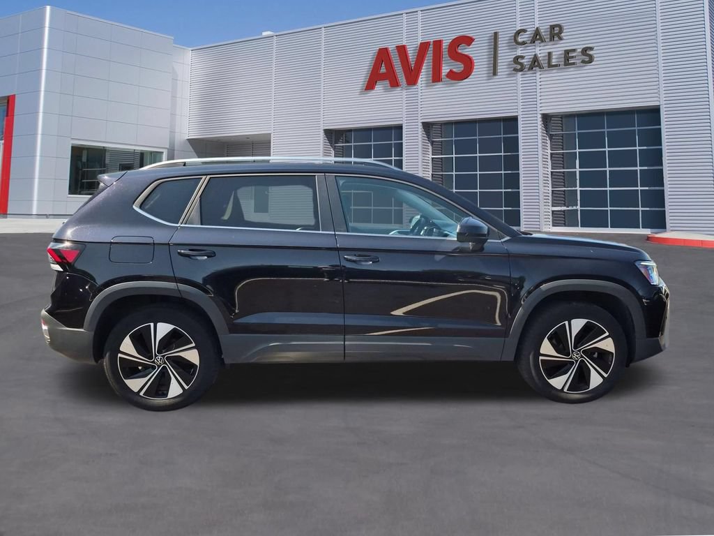 Used 2025 Volkswagen Taos SE AWD/4WD image 5