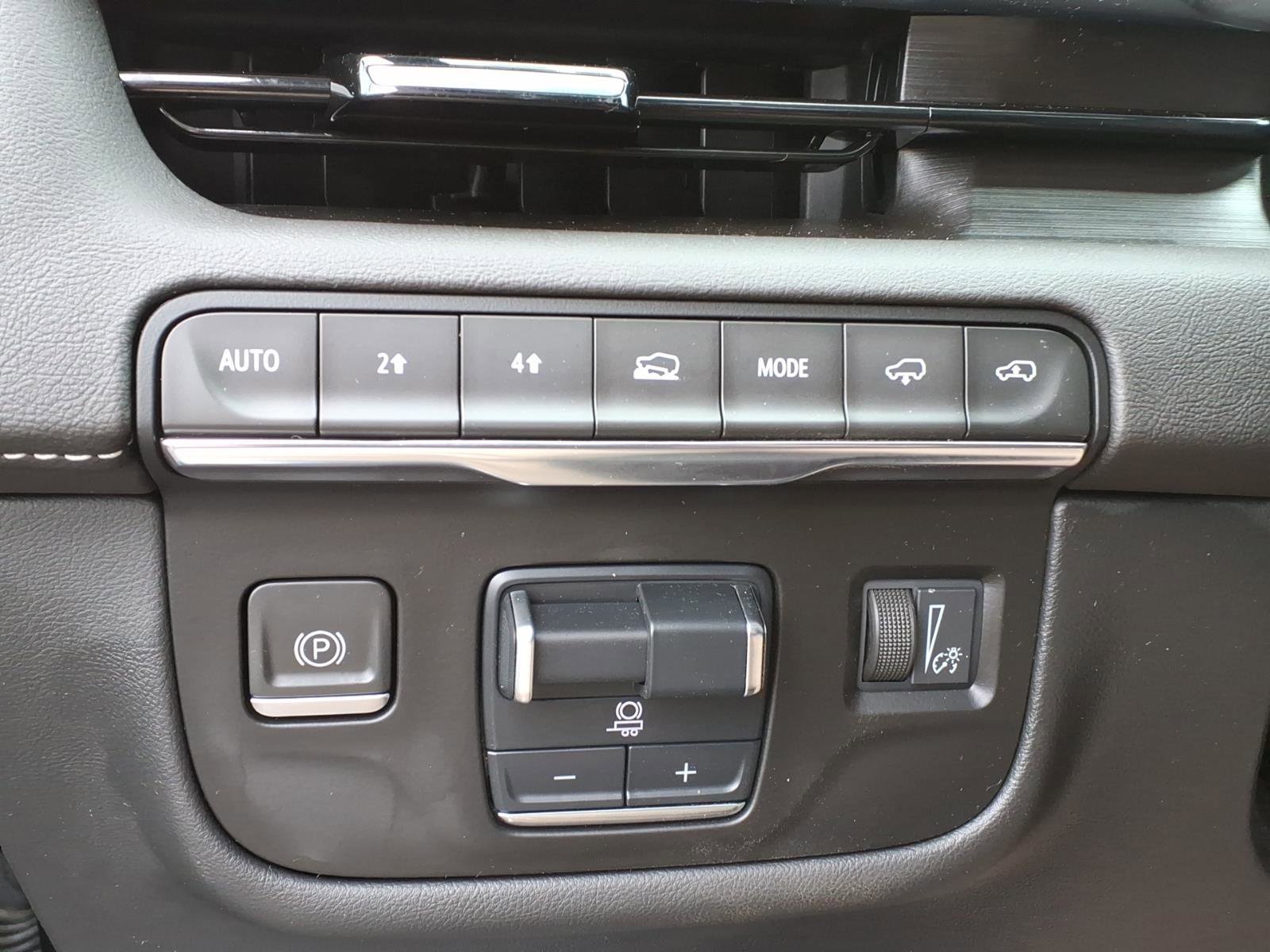 Certified 2023 Cadillac Escalade Premium Luxury w/ Performance Package image 18