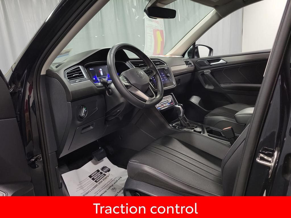 Used 2024 Volkswagen Tiguan SE AWD/4WD image 12