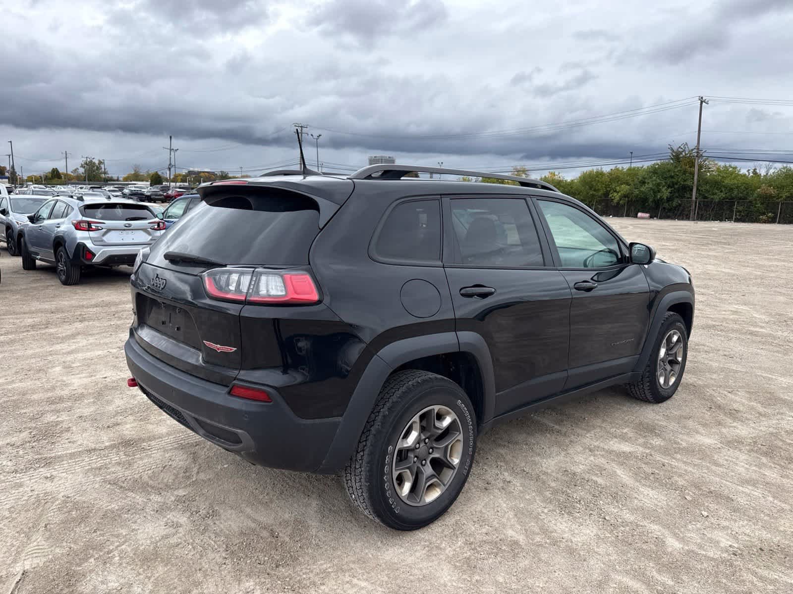 Used 2019 Jeep Cherokee Trailhawk w/ Cold Weather Group AWD/4WD image 3