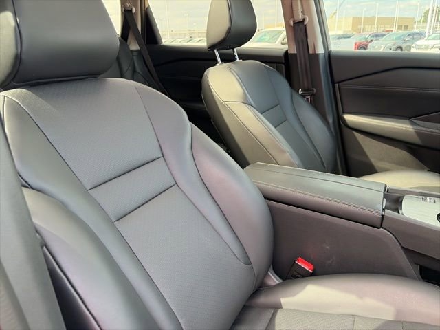 Certified 2025 Nissan Rogue SV w/ SV Premium Package image 22