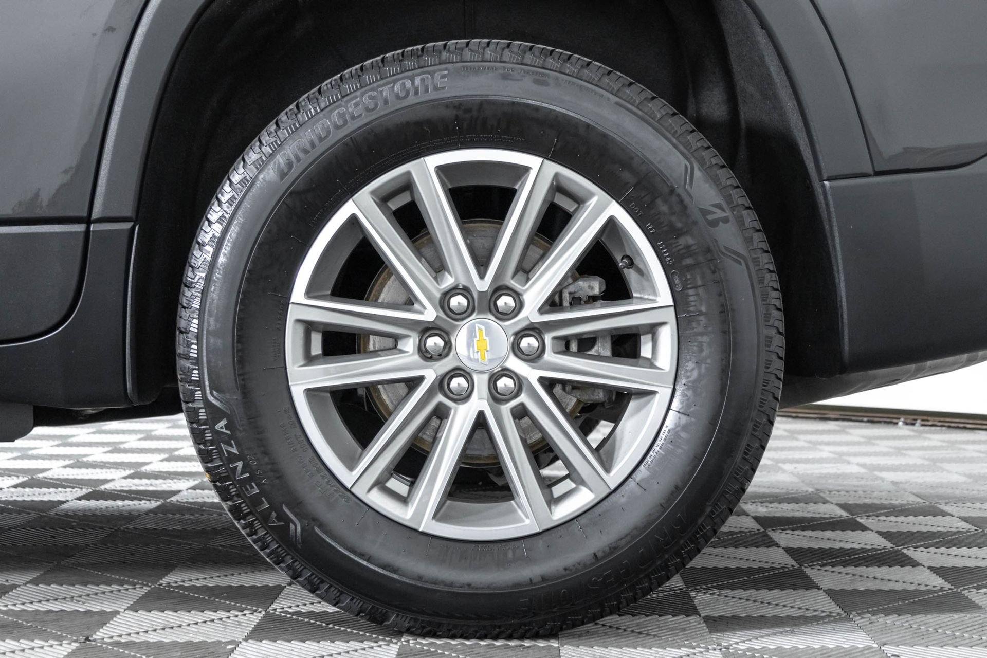 Used 2023 Chevrolet Traverse LT FWD image 44