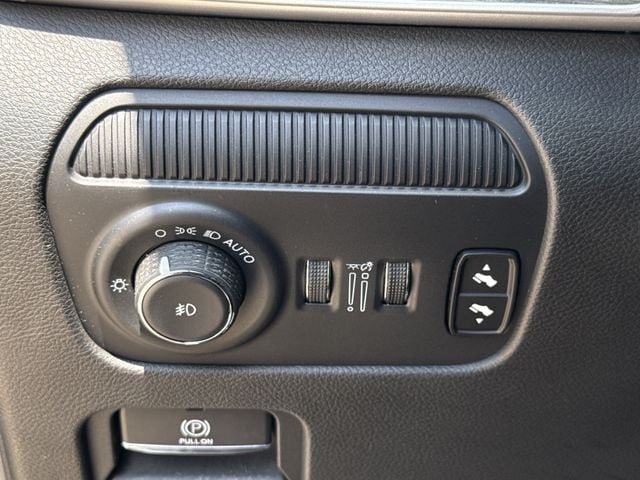 Used 2024 Jeep Wagoneer Series III AWD/4WD image 22