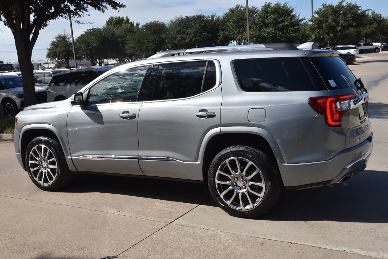 Used 2023 GMC Acadia Denali w/ Denali Technology Package FWD image 11