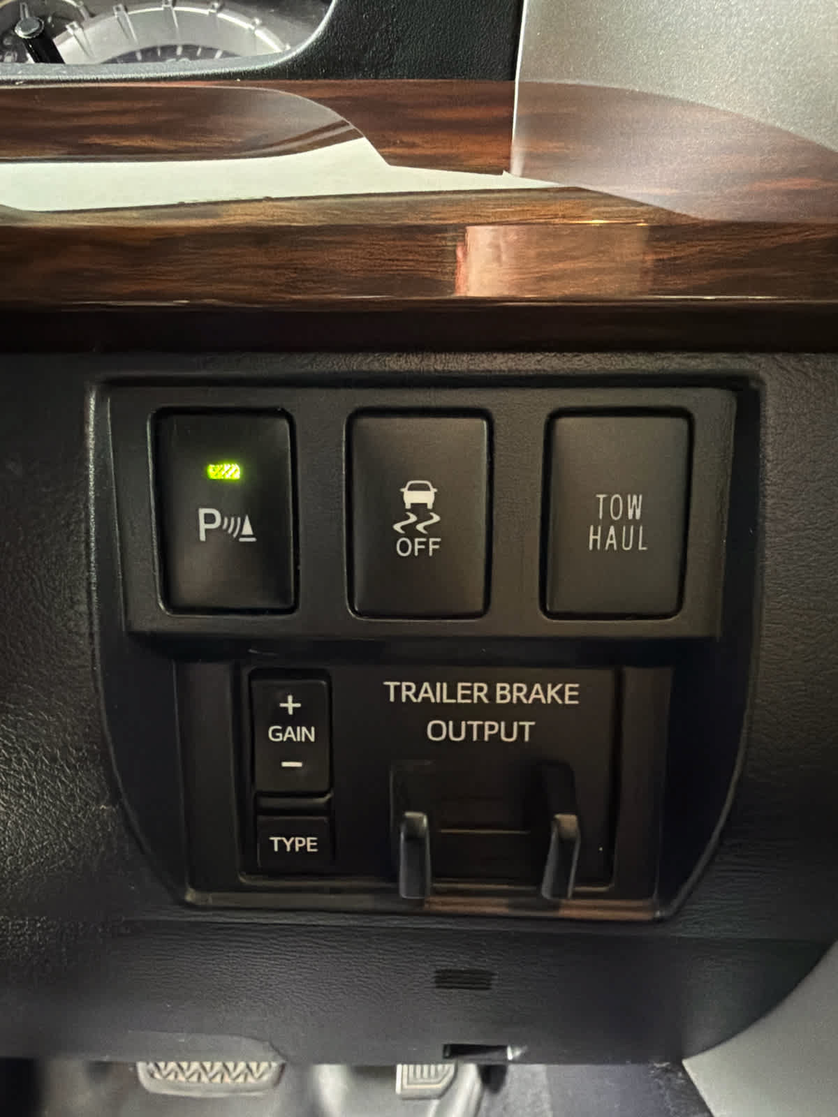 Used 2017 Toyota Tundra Limited w/ Limited Premium Package AWD/4WD image 13