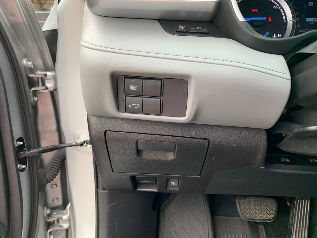 Used 2021 Toyota Highlander XLE AWD/4WD image 35