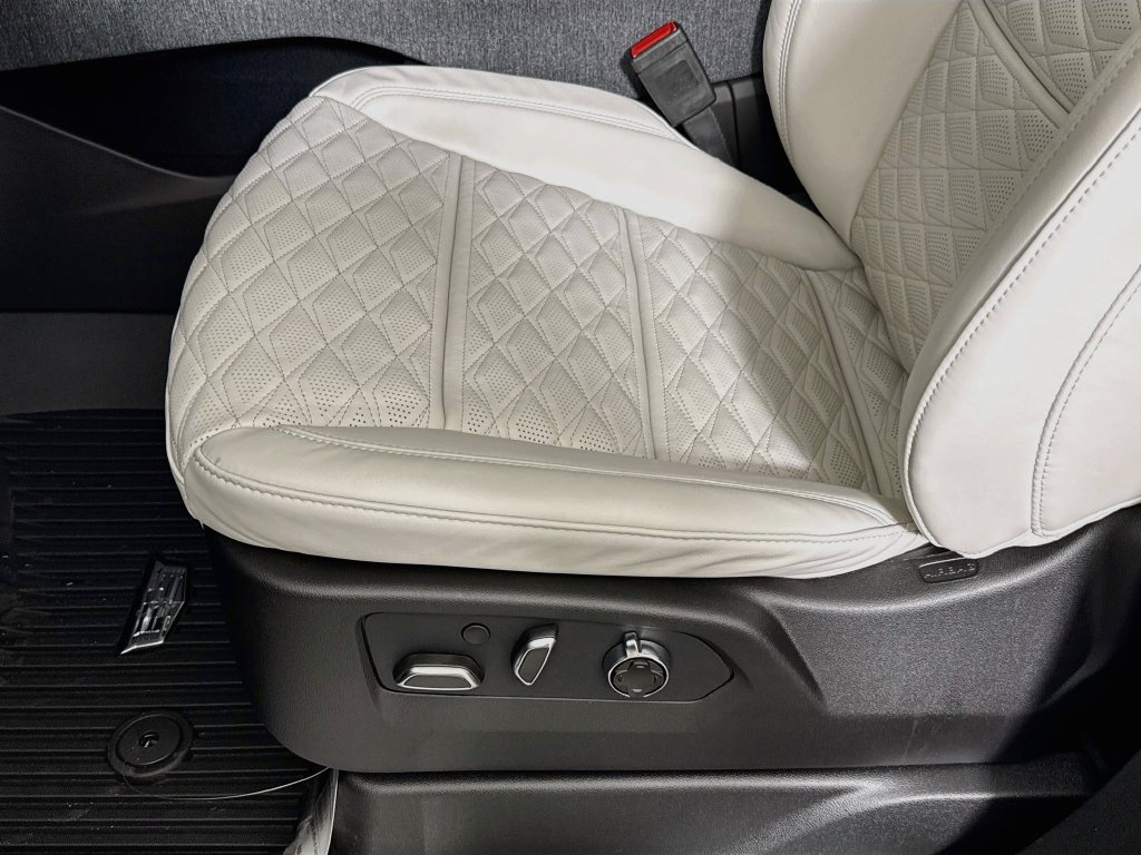 New 2026 Cadillac Escalade Platinum Luxury w/ LPO, Floor Liner Package AWD/4WD image 20