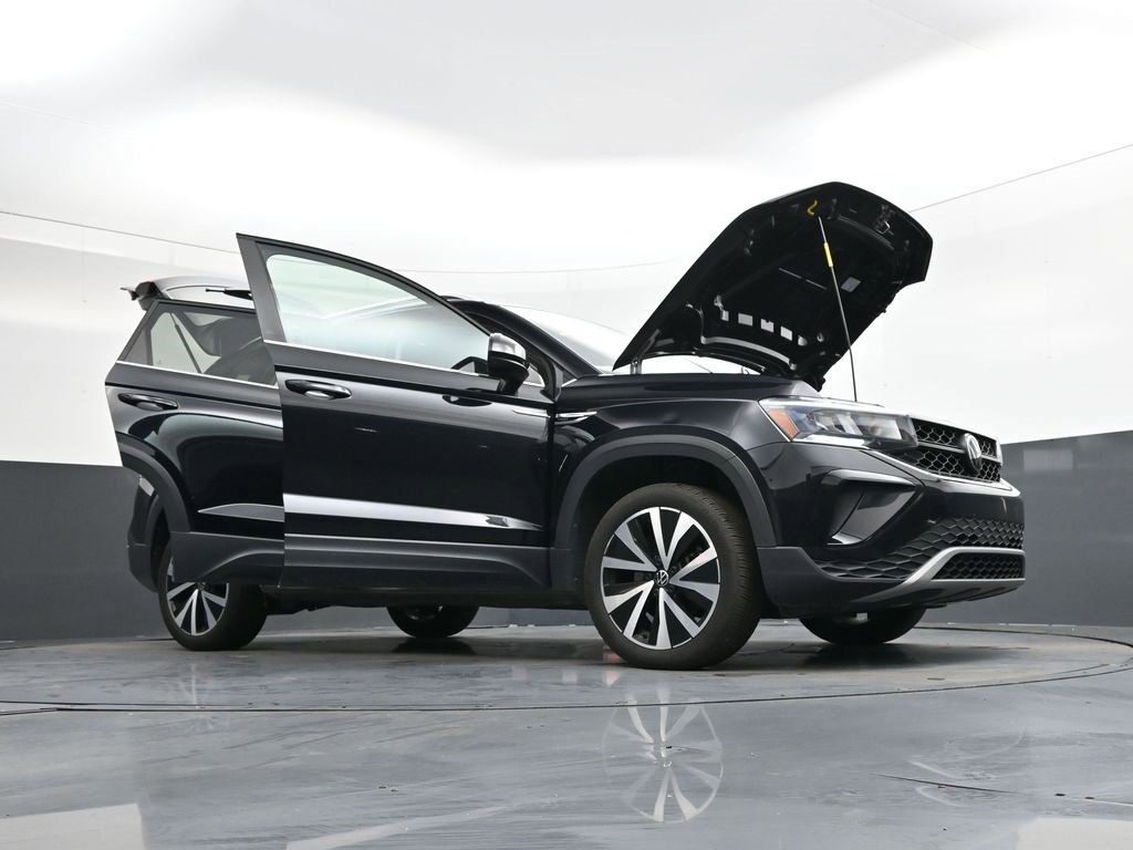Used 2024 Volkswagen Taos SE image 49
