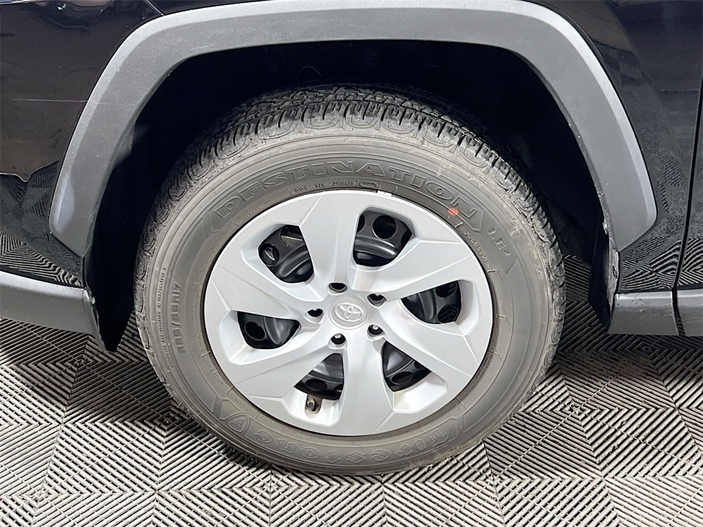 Certified 2025 Toyota RAV4 LE image 28
