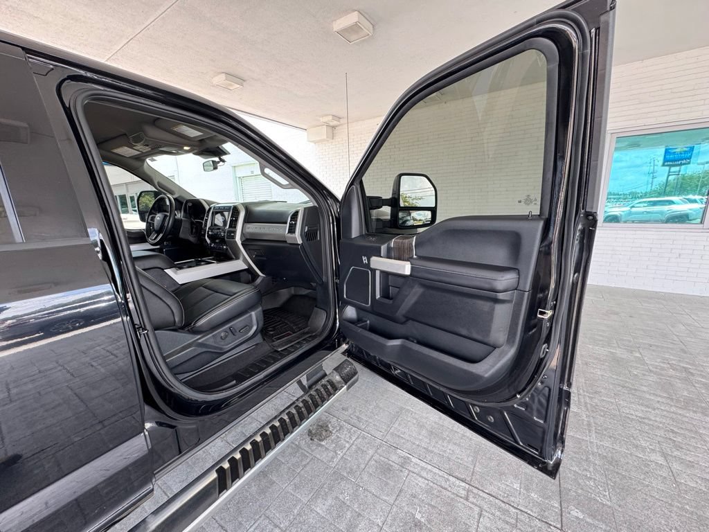 Used 2021 Ford F250 Lariat w/ Lariat Ultimate Package AWD/4WD image 16
