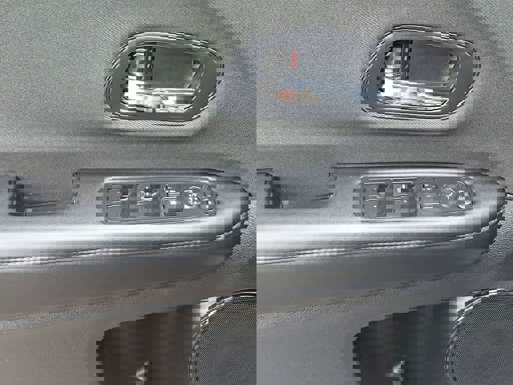 Certified 2021 Honda HR-V LX image 10