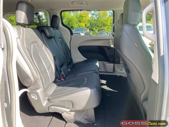 Used 2019 Chrysler Pacifica Touring-L FWD image 7