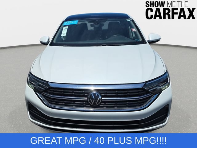 Used 2024 Volkswagen Jetta SE FWD image 2