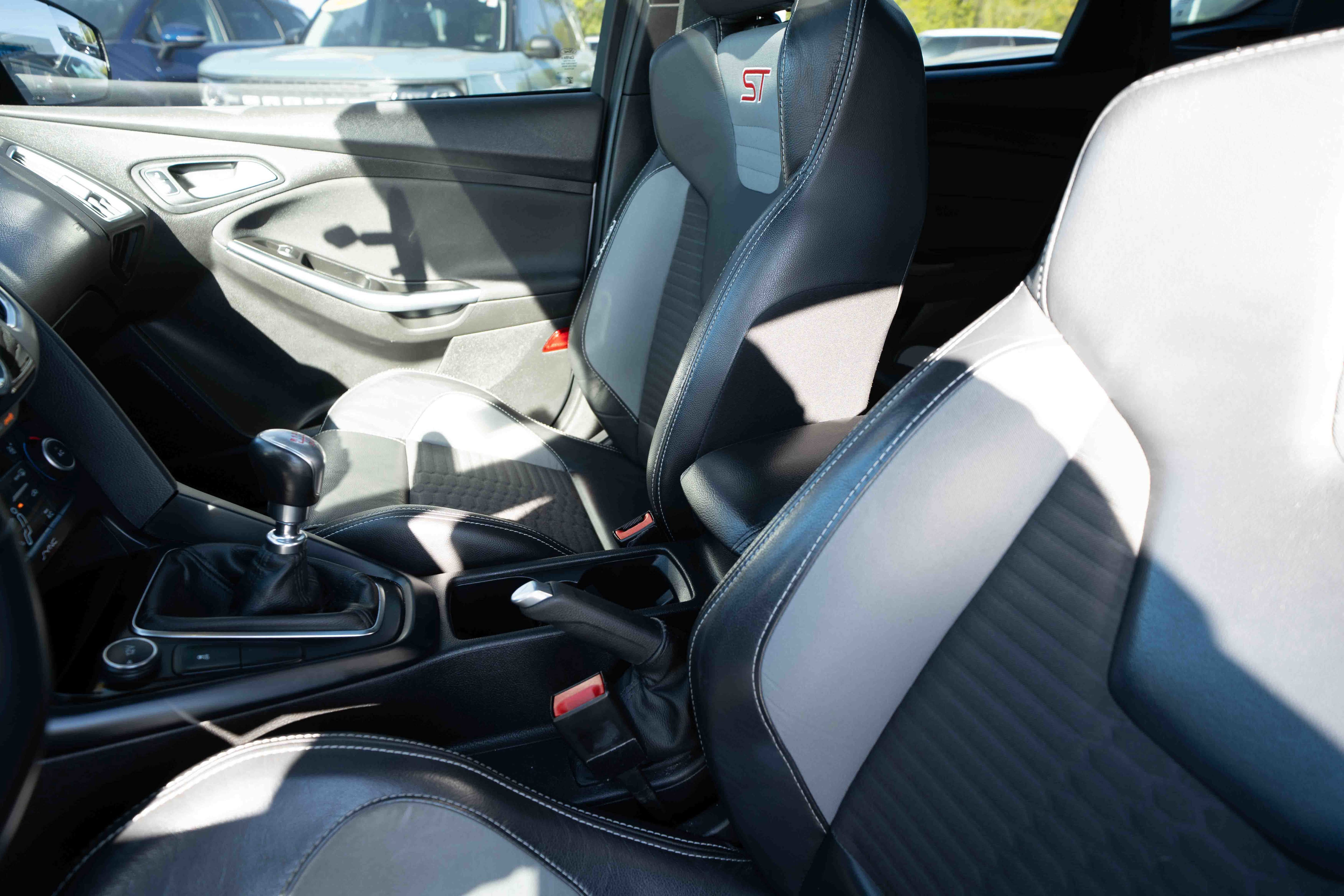 Used 2017 Ford Focus ST w/ Equipment Group 401A FWD image 10