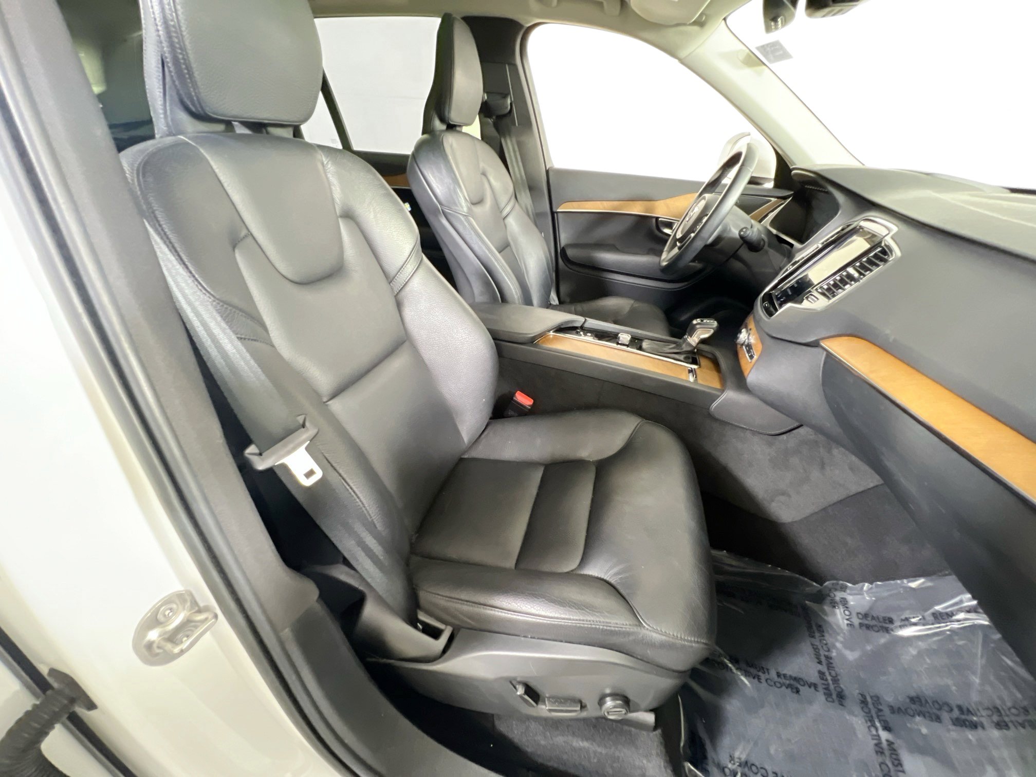 Used 2022 Volvo XC90 T6 Momentum w/ Advanced Package image 26