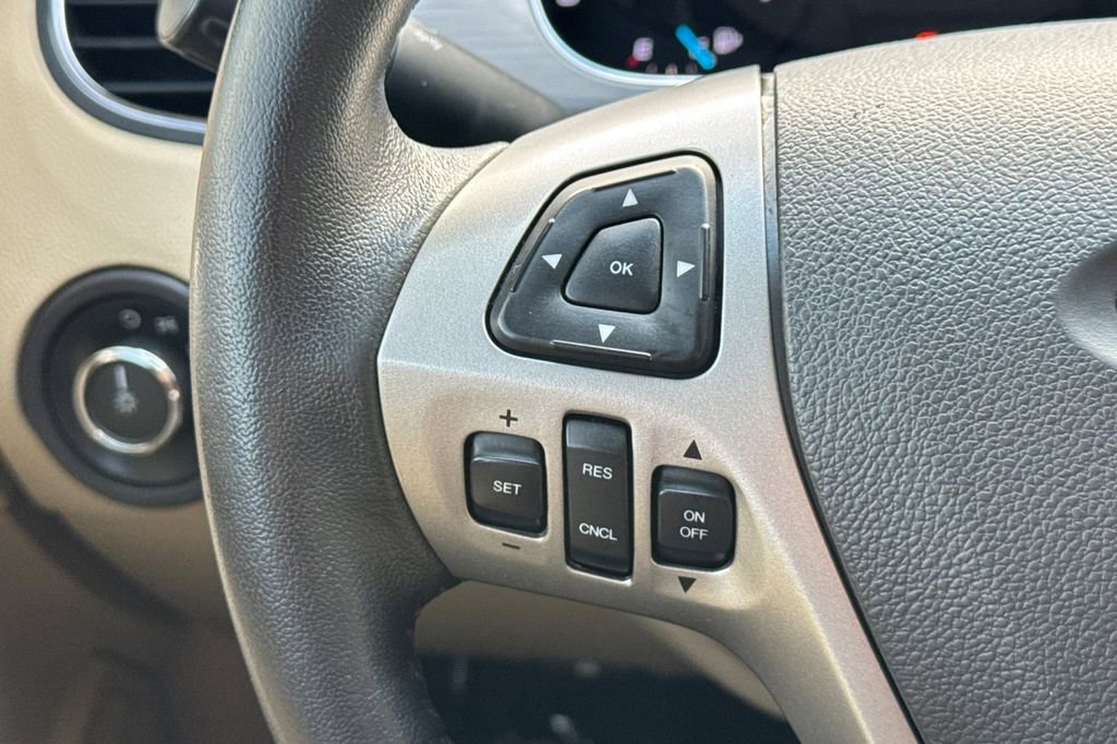 Used 2015 Ford Taurus SEL FWD image 26
