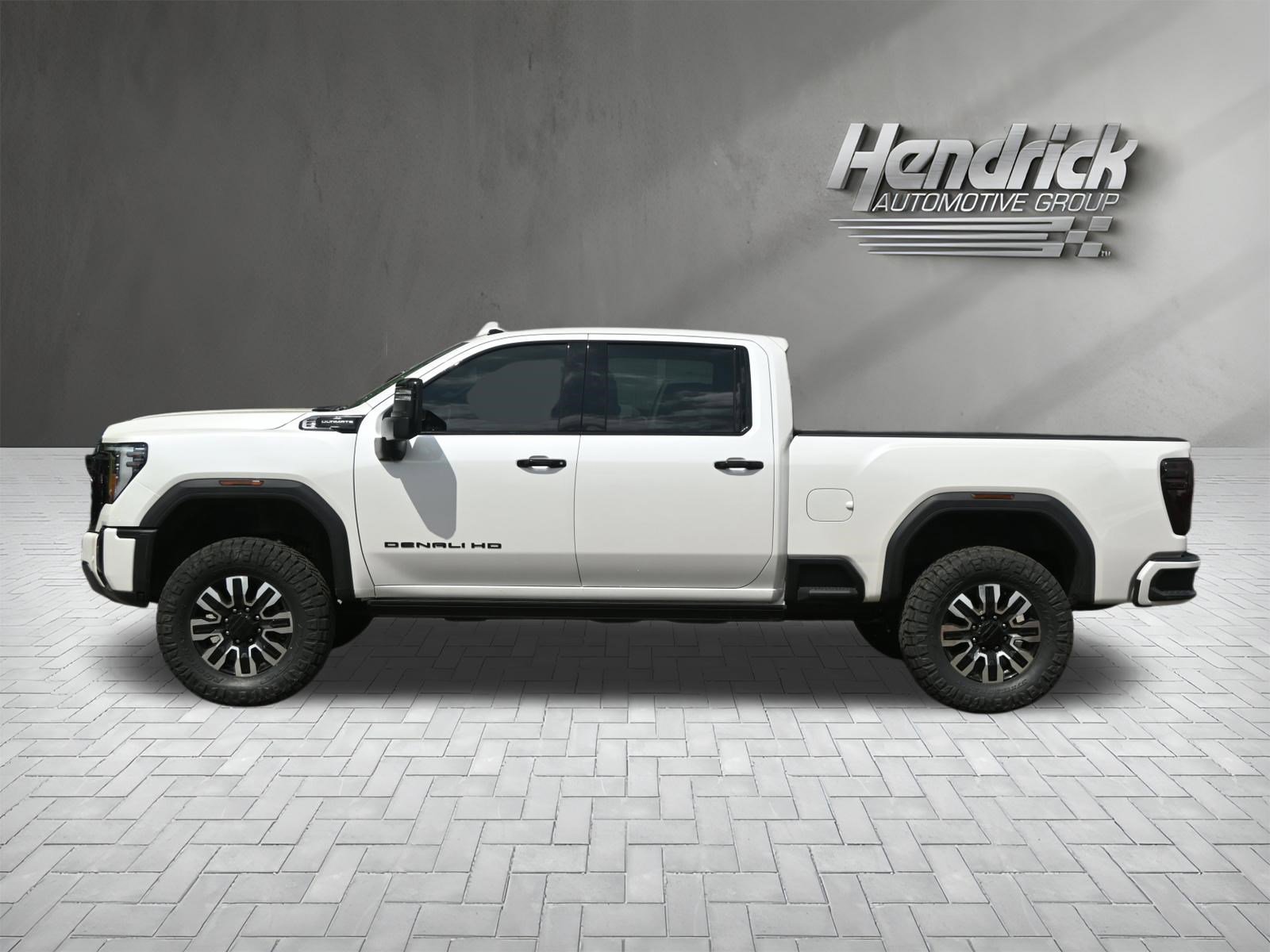 Used 2025 GMC Sierra 2500 Denali Ultimate image 9