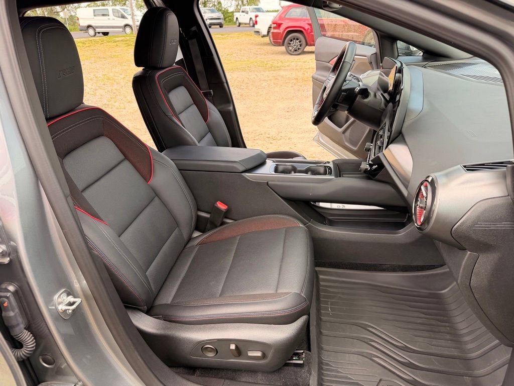 Used 2024 Chevrolet Equinox EV RS FWD image 29