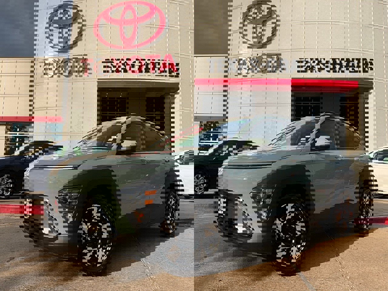 Used 2025 Hyundai Kona SEL image 2