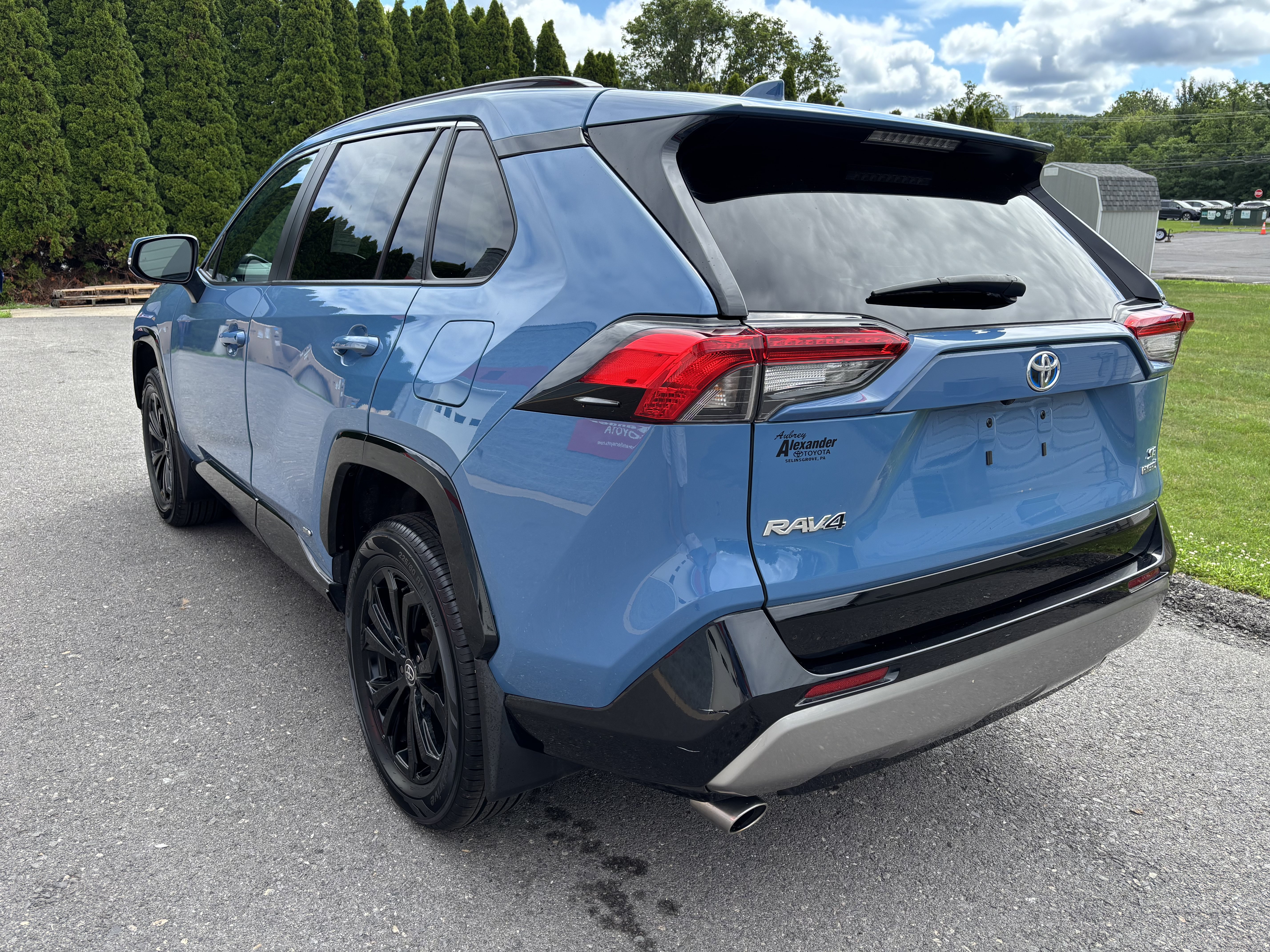 Used 2022 Toyota RAV4 SE w/ Convenience Package AWD/4WD image 6